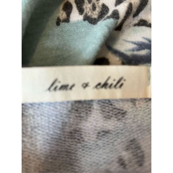 Lime & Chili Women’s M Long Sleeve Floral and Animal Print Sweater Light Blue wi - Picture 5 of 7